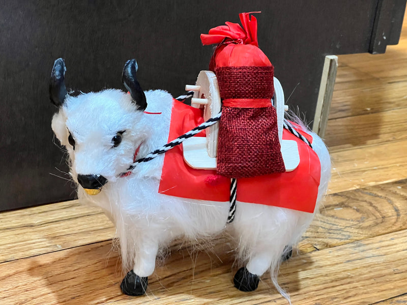 White Yak with Sack: Medium image 1