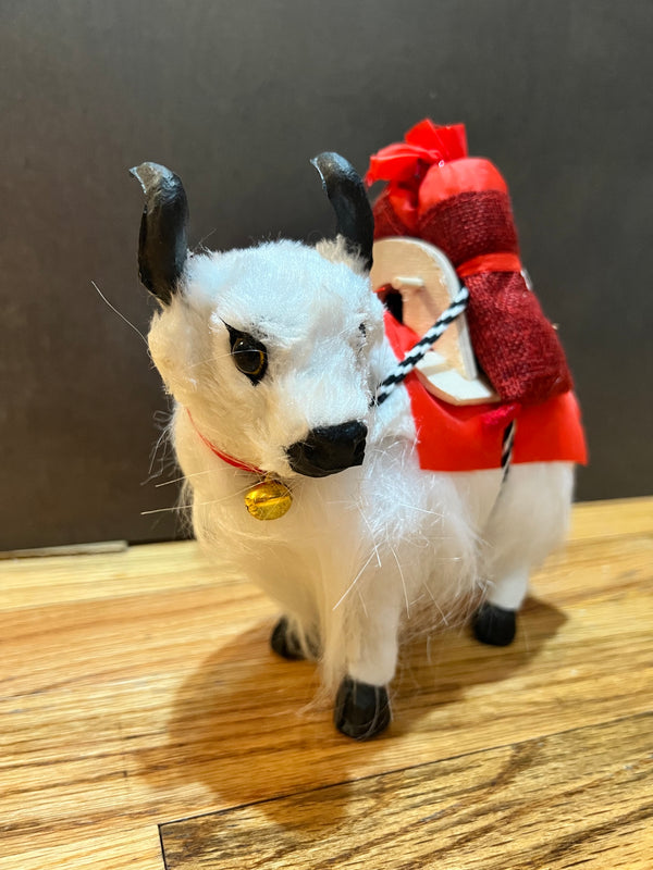 White Yak with Sack: Medium image 2