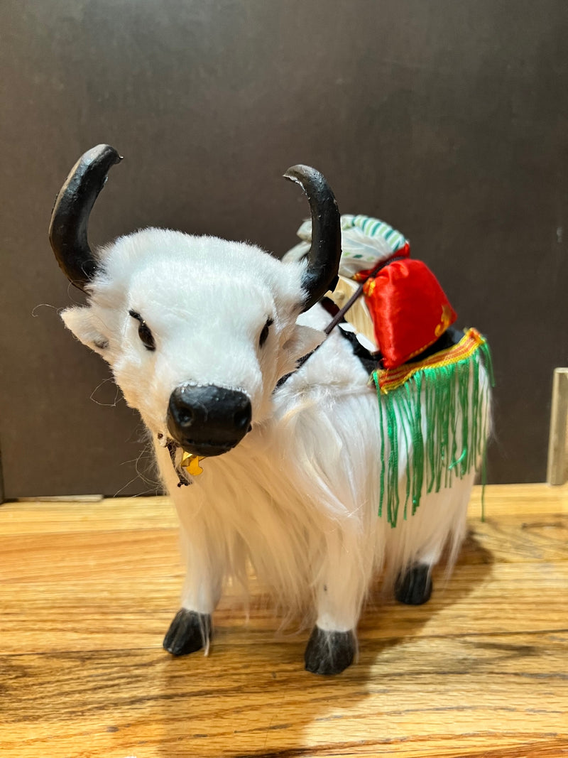 White Yak with Sack: Large image 2